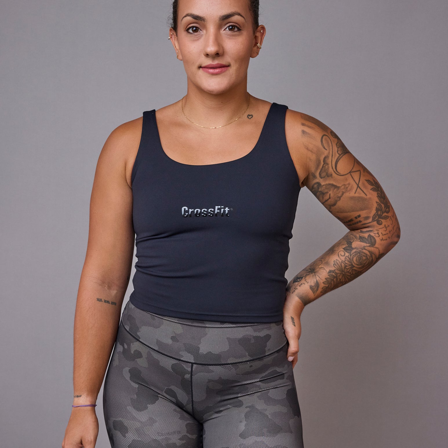 Poly is 5'3 and is wearing a size medium